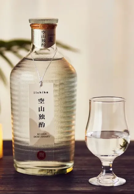 「いいちこ空山独酌」のボトルデザイン