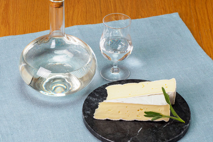 焼酎×チーズ⑥｜「いいちこフラスコボトル」におすすめのチーズ