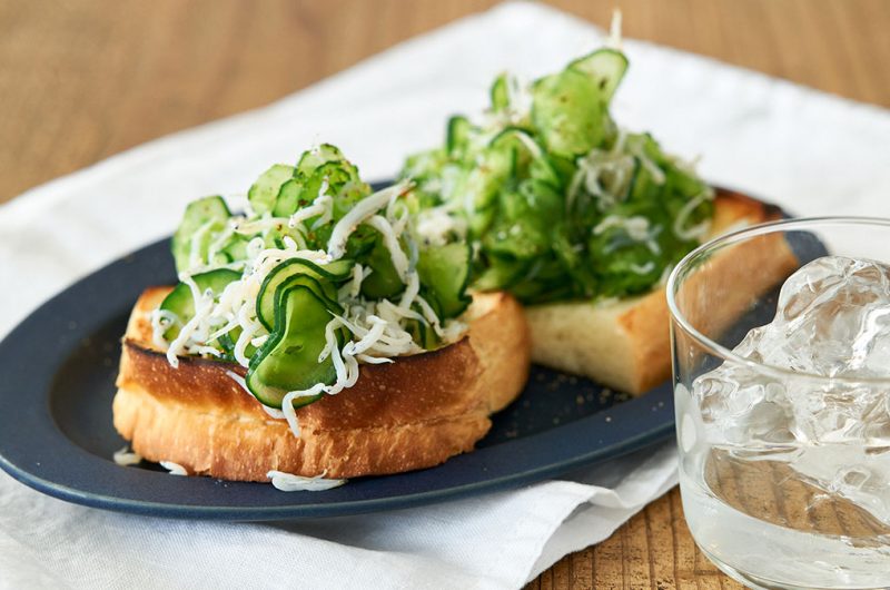 食パンで気軽に！「きゅうりとしらすのブルスケッタ」〈簡単！5分で焼酎おつまみ⑫〉