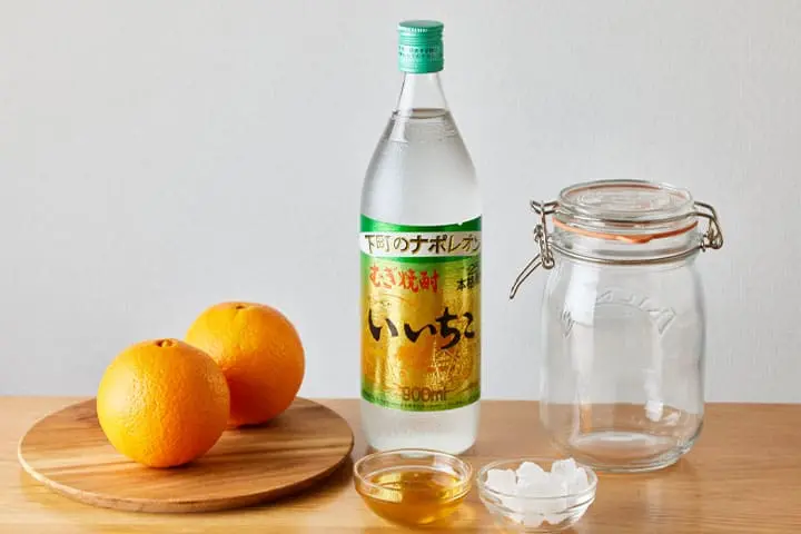 オレンジ酒の材料の集合
