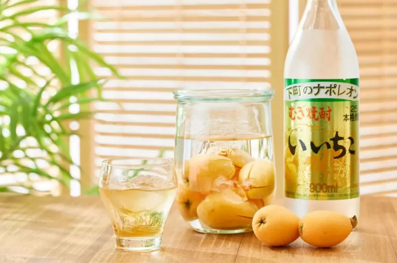 【びわ酒】甘く柔らかな香りが楽しめる、まろやかなびわの漬け込み酒