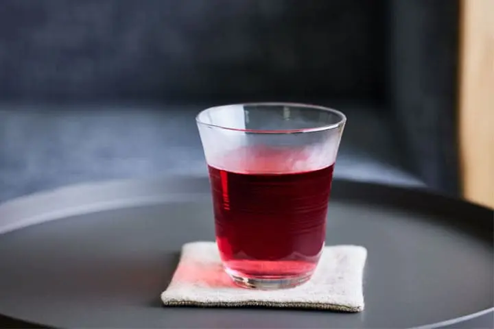 赤紫蘇酒のお湯割り