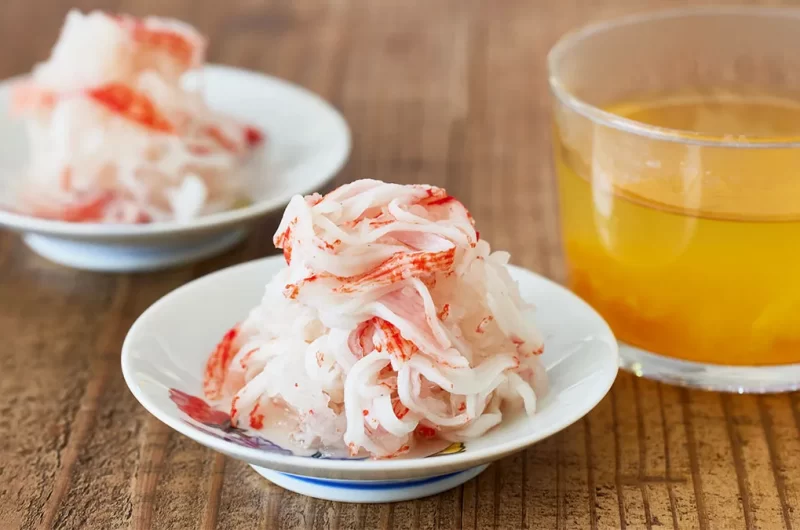 作り置きにもぴったり！「大根とかにかまの甘酢サラダ」〈簡単！5分で焼酎おつまみ㉜〉