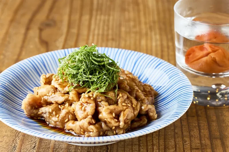 こま切れ肉がしっとりやわらか！「ふわふわゆで豚甘辛がらめ」〈簡単！5分で焼酎おつまみ㊲〉