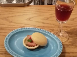 最中に挟んだレバーパテと赤ワイン