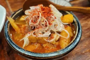 大衆酒場では定番の煮込み