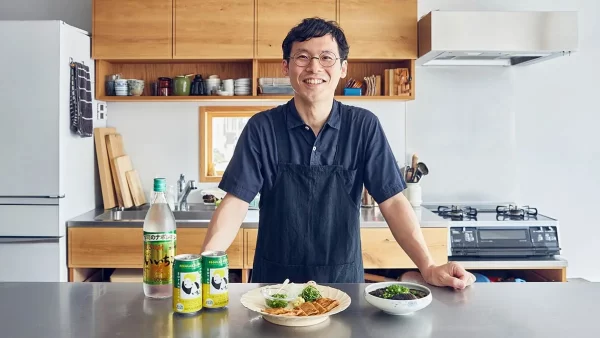 大人気レシピサイト「白ごはん.com」冨田ただすけさんが、手作りレモンサワーの素に「いいちこ」をおすすめする理由とは？