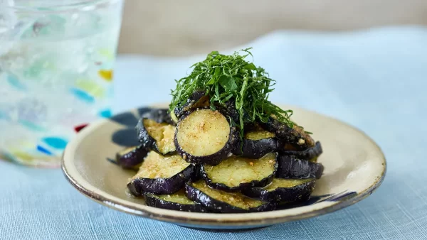 クセになる甘じょっぱさ！「ナスの揚げ焼きめずらし味」〈簡単！5分で焼酎おつまみ㊴〉