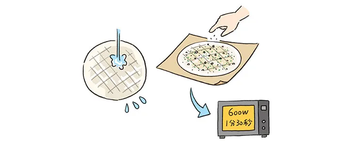 ①ライスペーパーは水でさっと濡らしてクッキングシートにのせ、Aの青のり、すりごま、塩を片面全体にまんべんなくふる。電子レンジ600Wで1分30秒加熱する（※ぱりっとしない場合は、さらに10秒加熱する）。
