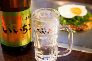 ちんちくりん焼きと「いいちこ25度」のソーダ割り