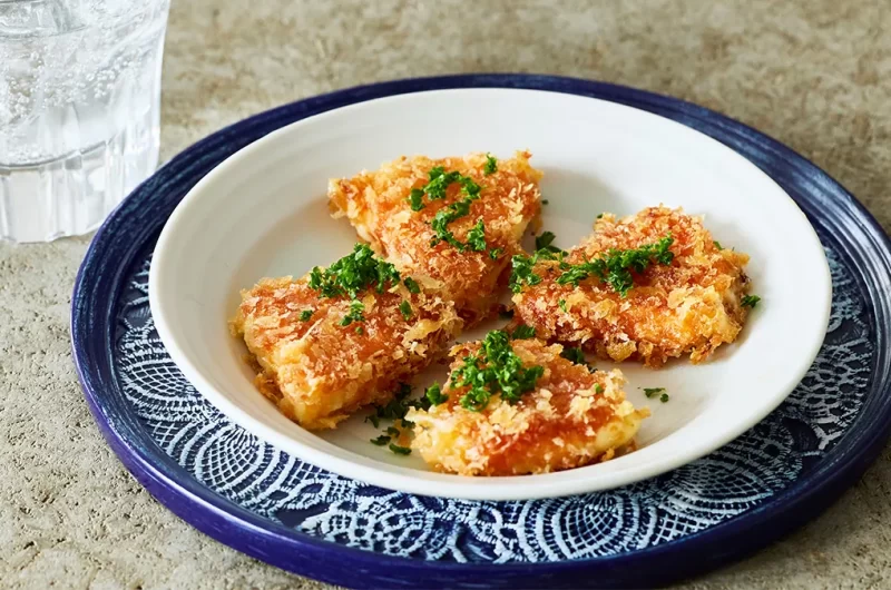 少ない油でサクトロ！ 6Pチーズのパン粉焼き〈簡単！5分で焼酎おつまみ51〉