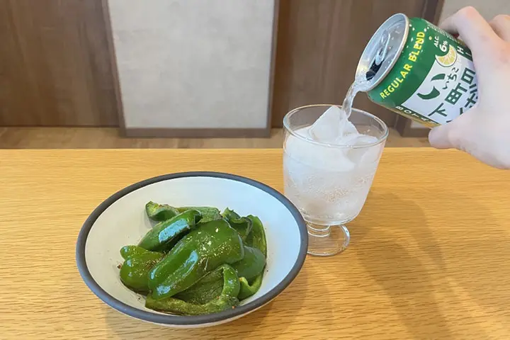 「ピーマンのクミン炒め」と「いいちこ下町のハイボール REGULAR BLEND」
