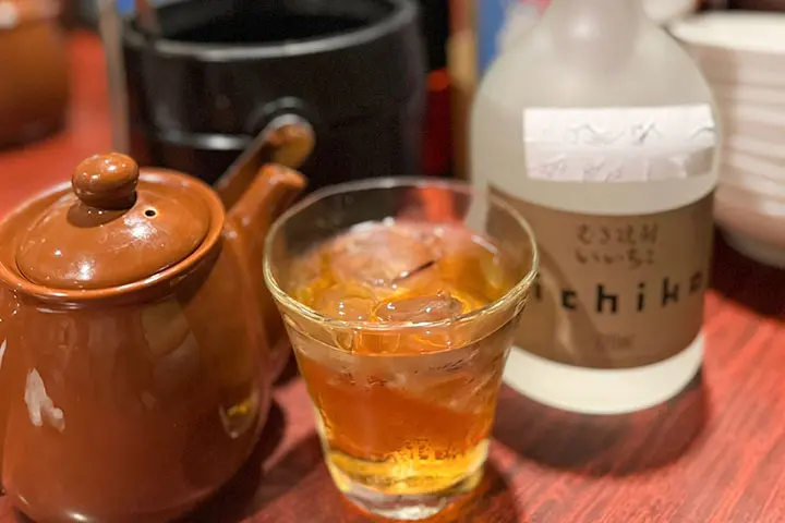 とある中華系ファミレスチェーンにて、ボトルキープの「いいちこシルエット」