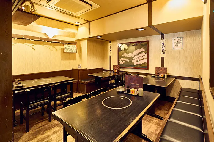 井筒屋店内のテーブル席