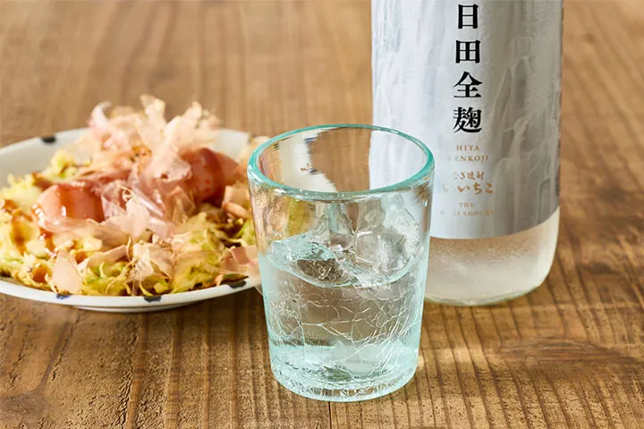 「明太チーズお好み焼き」には「いいちこ日田全麹」のロックが合う！