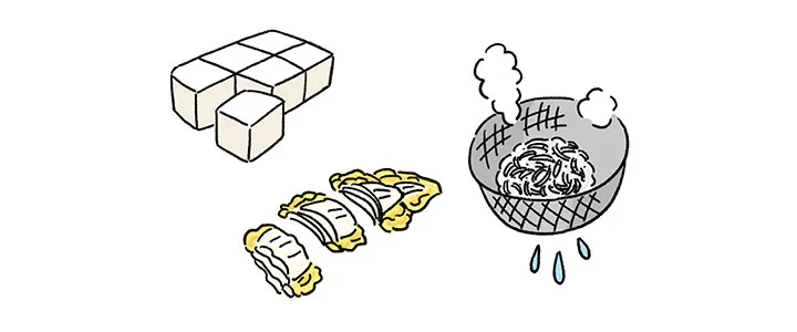 豆腐は6等分する。白菜漬けは食べやすい大きさに切る。しらす干しには熱湯をかけ湯引きする。