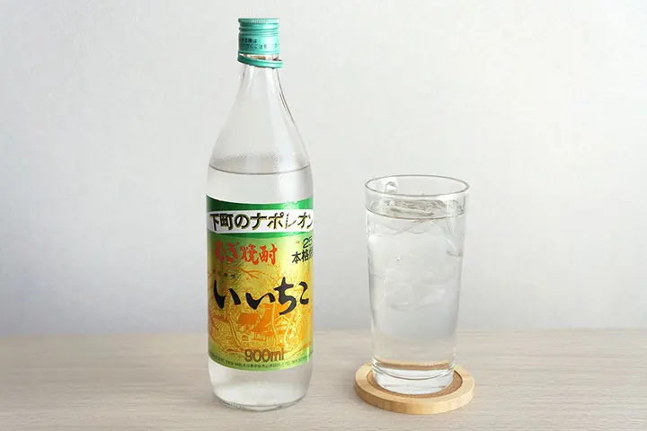 「いいちこ25度」の水割り（氷入り）