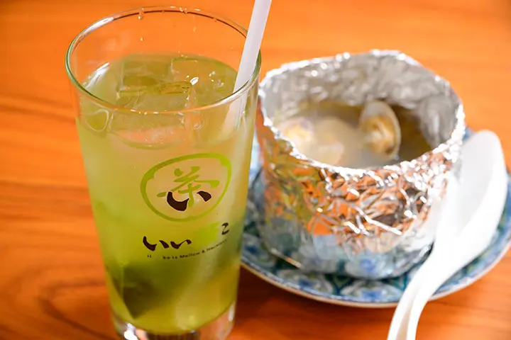 「居酒屋よさく」のあさりバターと「いい茶こ」