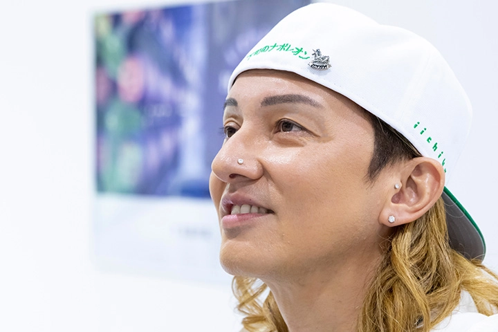 ISSAさんの横顔
