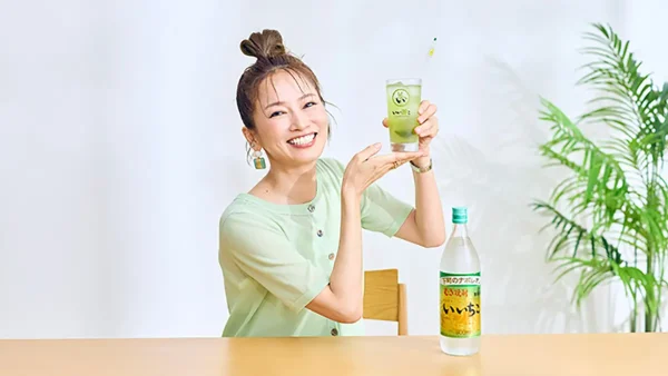 〈モデル・倉本康子さんインタビュー〉酒場で初めて入れたボトルは「いいちこ」。そこから30年以上の付き合いです
